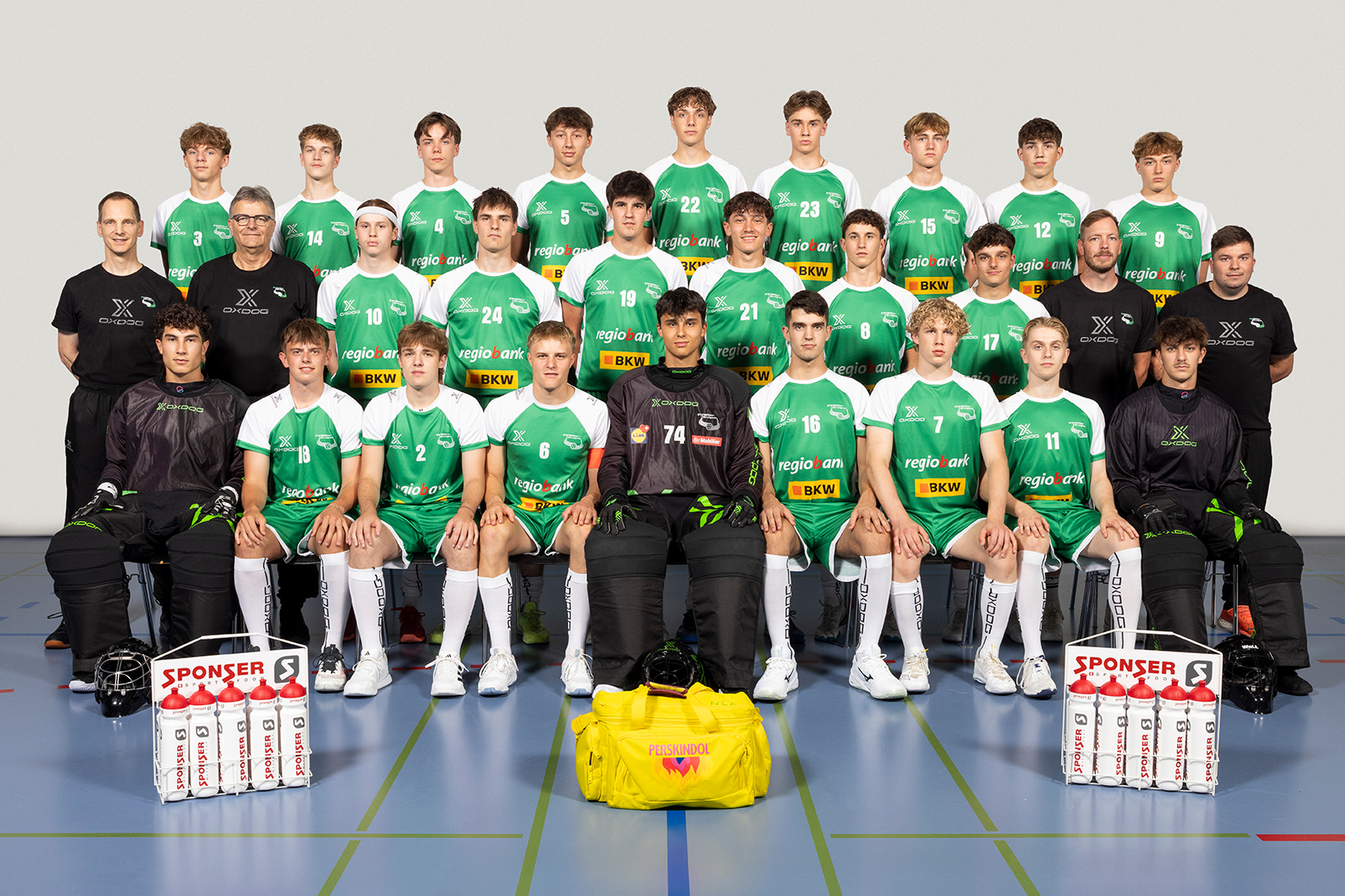 U21